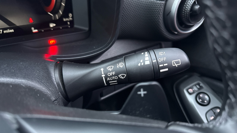 Nissan Juke 1.0 DiG-T N-Connecta 5dr DCT Petrol Hatchback